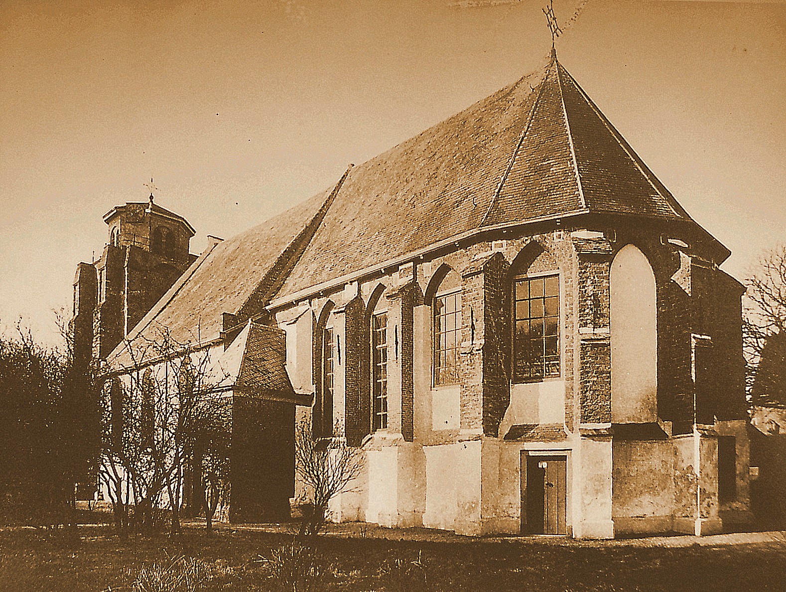  Kerk in het centrum van Ouddorp (gemeente Goedereede) 